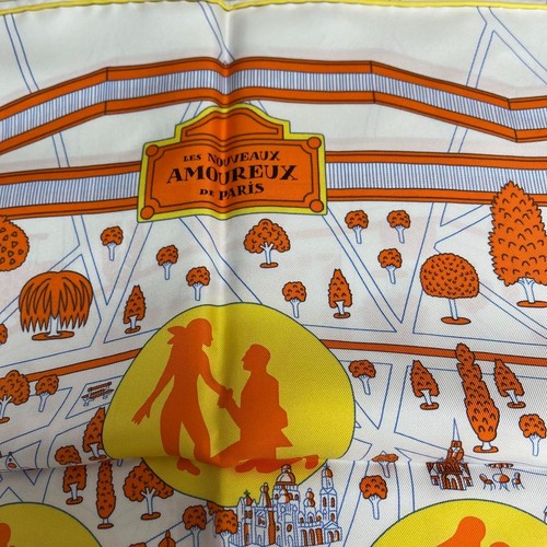 HERMES Carré 90 LES NOUVEAUX AMOUREUX DE PARIS scatola etichette di seta mai usata. - Foto 2 di 6