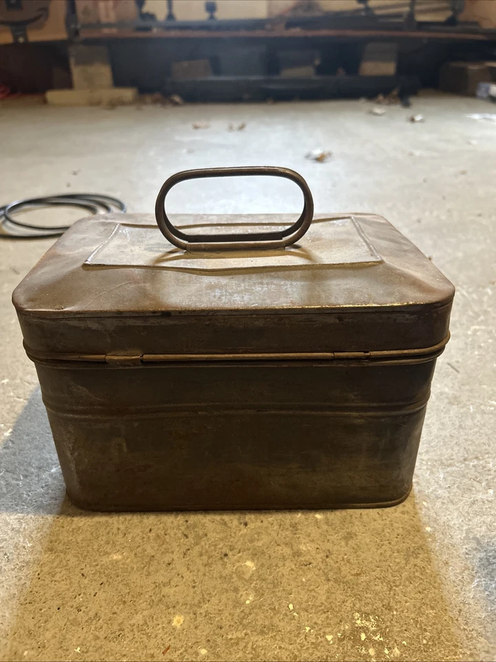 Fiambrera metálica vintage con termo y tapa metálica en el interior Foto 3 de 4