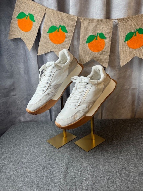 Foto 1 di 8
