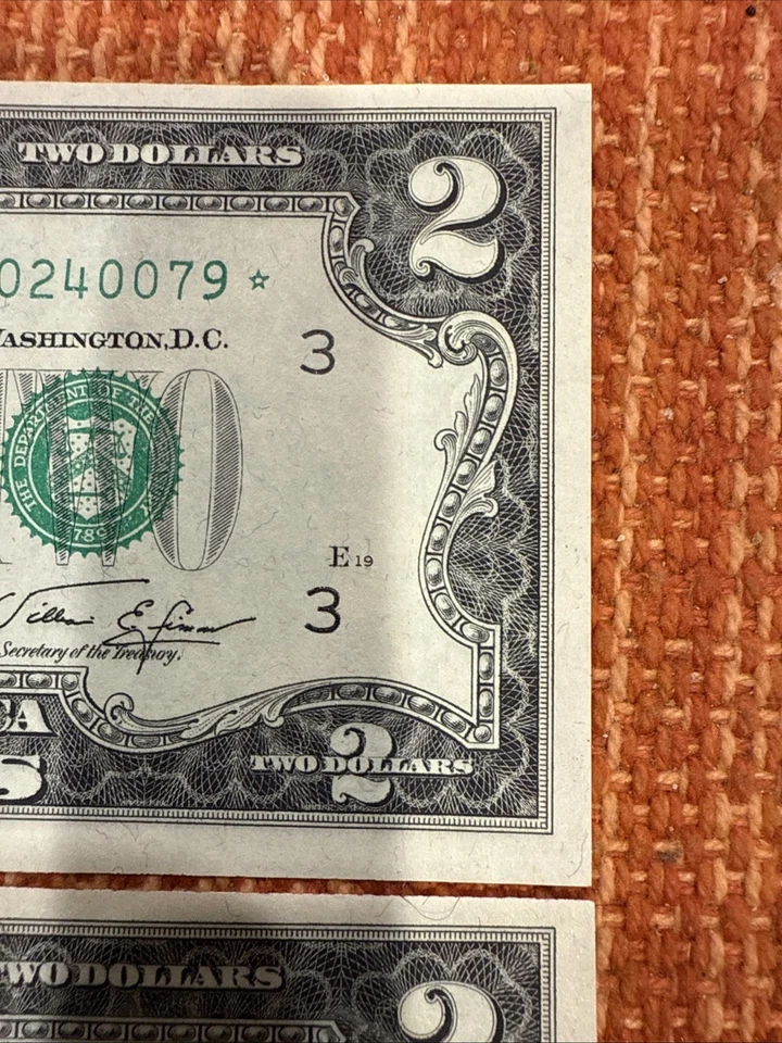 Vtg 1976 2-2 Dollar Star Note Low Serial C00240079-80 CONSECUTIVE UNCIRCULATED - Image 2 of 4