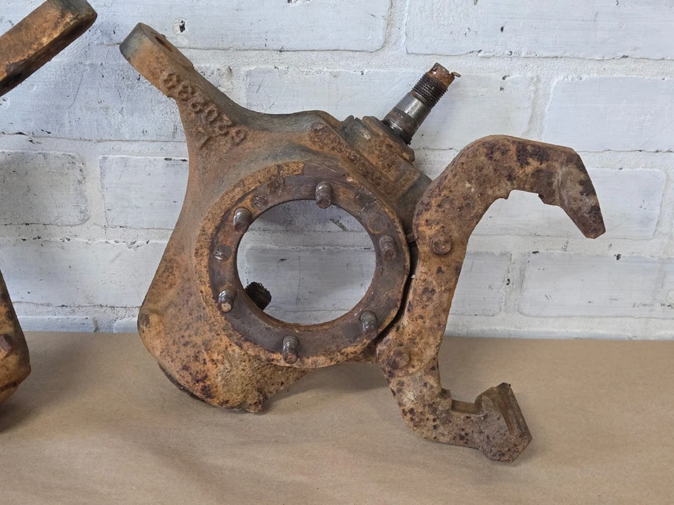 JEEP CJ5 CJ7 CJ8 1979-86 Factory Dana 30 Disc Brake Knuckles & Caliper Brackets - Image 2 of 4