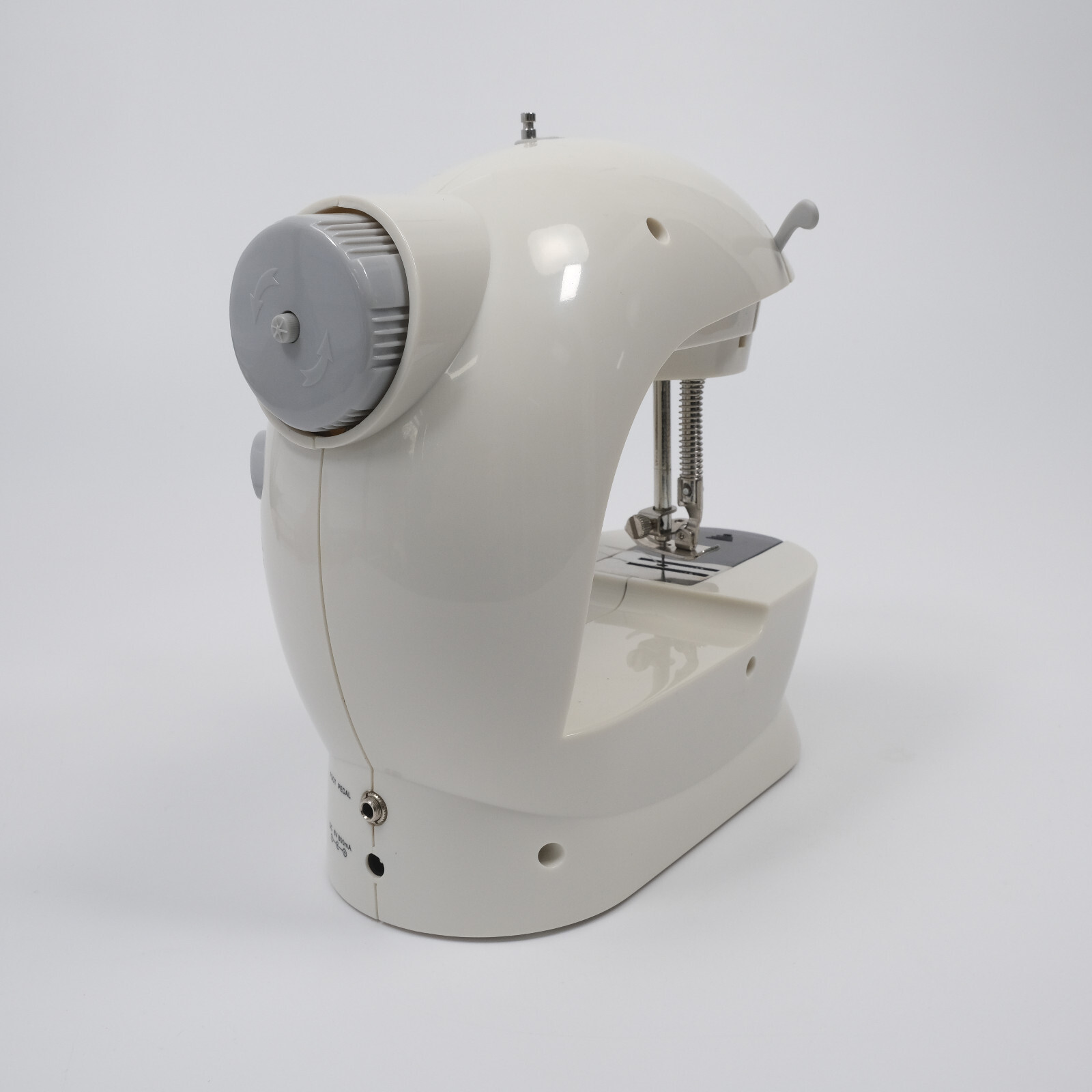 Hyundai Mini Sewing Machine FHSM202 Light Weight Battery Operated