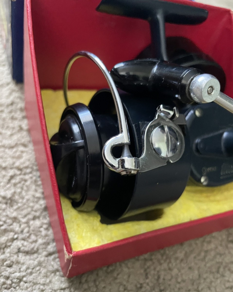 Garcia Mitchell 400 Fishing Reel - Vintage Spinning With Box Garcia Mitchell 400 Fishing Reel - Vintage Spinning With Box