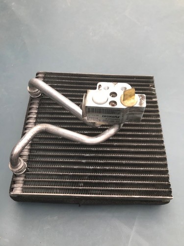 AUDI A3 8P GOLF 5 TOURAN PASSAT 3C KLIMAVERDAMPFER  Expansionsventil 1K0820679