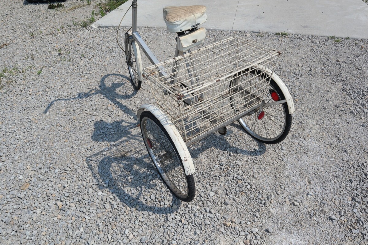 Vintage Pashley Picador Tricycle Cart Bicycle Bike in White Vintage Pashley Picador Tricycle Cart Bicycle Bike in White