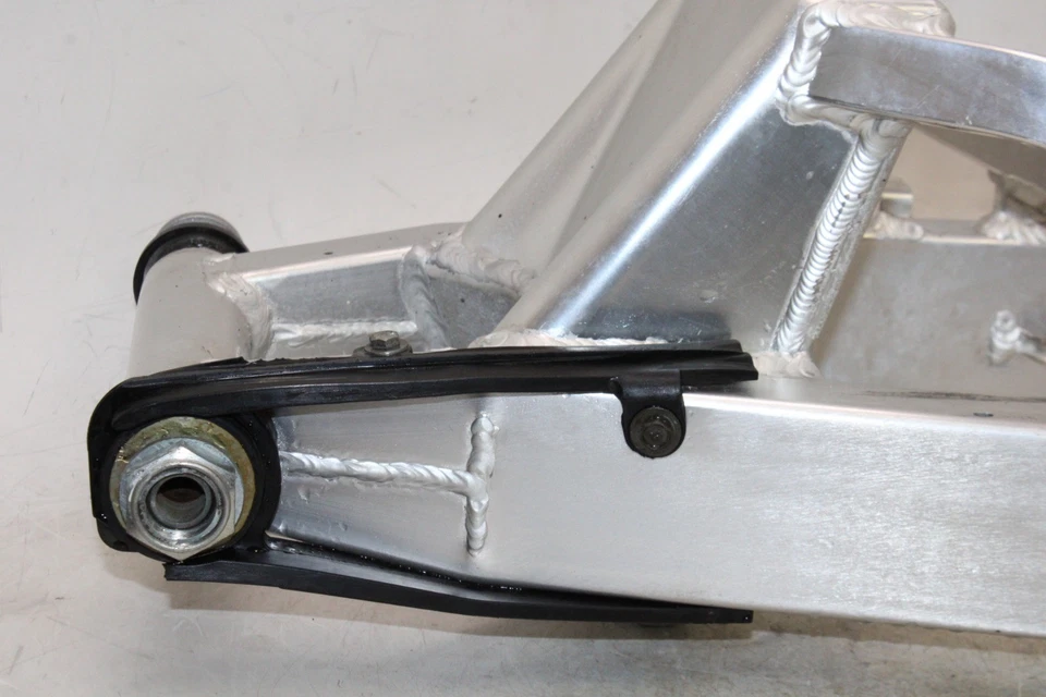 2000 SUZUKI GSXR 750 OEM REAR SWINGARM BACK SUSPENSION SWING ARM - Image 2 of 4