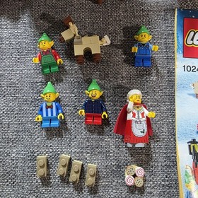 Lego Santa's Workshop 10245 RETIRED Complete 1/3 Manuals Christmas Elves Sleigh