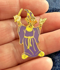 Vintage Toys R Us Geoffrey the Giraffe Wizard Enamel Pinback Lapel Pin 1.50"