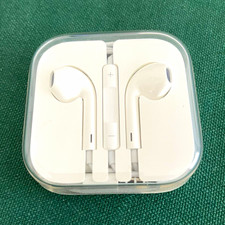 Apple EarPods White In-Ear Wired Earbuds 3.5mm Jack On-Cable Microphone