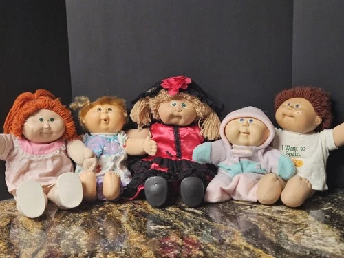 Lot Of 5 Vintage Cabbage Patch Dolls With CPK Clothes And One Original Box