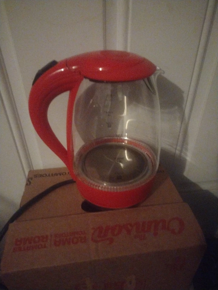 Hervidor eléctrico de vidrio iluminado Elite Platinum de Maxi-matic  Foto 4 de 4