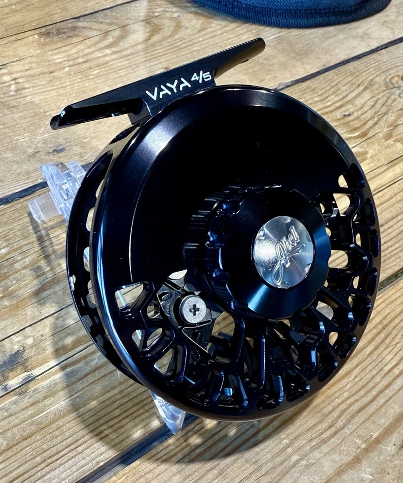 Carrete de pesca con mosca negro brillante Abel VAYA 4/5 Foto 4 de 4