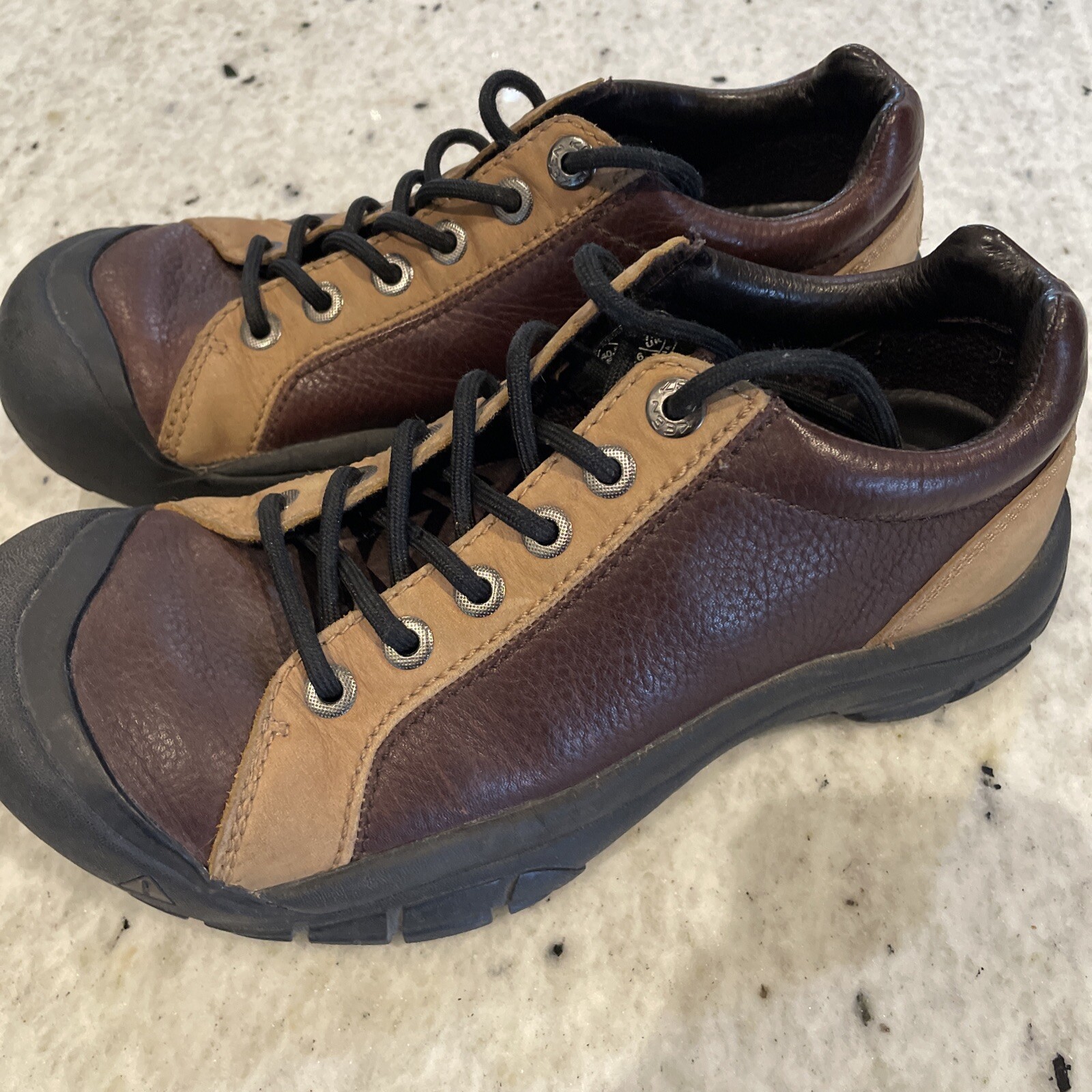 Scarpe da trekking da donna Keen Outdoors in pelle taglia 8