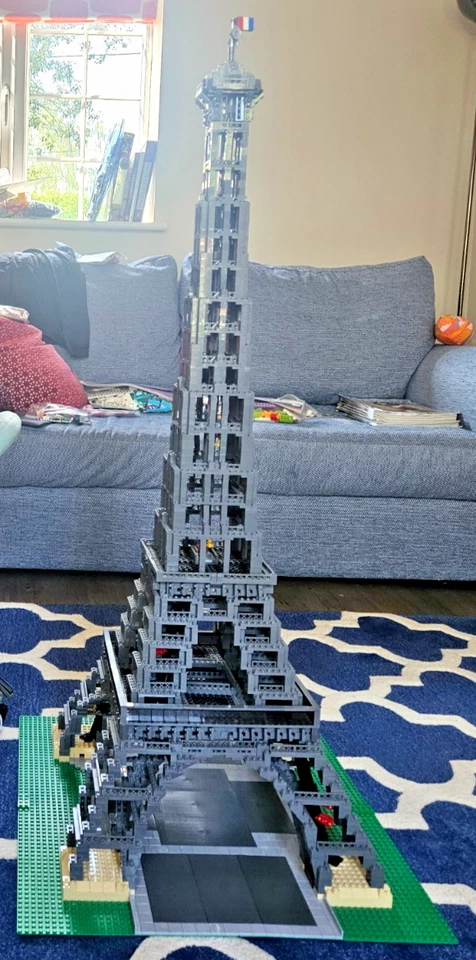 LEGO Creator 10181 Eiffel Tower 1:300, photo 3 of 5