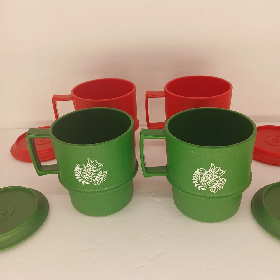 Tazas apilables vintage TUPPERWARE Navidad/vacaciones/tazas con tapas rojas y verdes  Foto 3 de 4