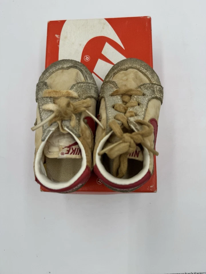 Size 3c Nike 50110 Hoosiers Collectors Item not wearable IU Indiana 1980s - Image 4 of 4