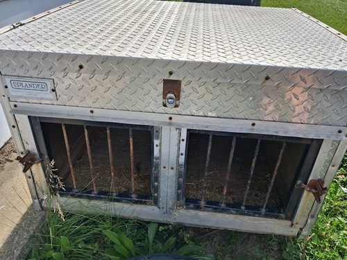 Uplander Aluminum Diamond Plate Dog Kennel Crate, Large, Double Barred Doors