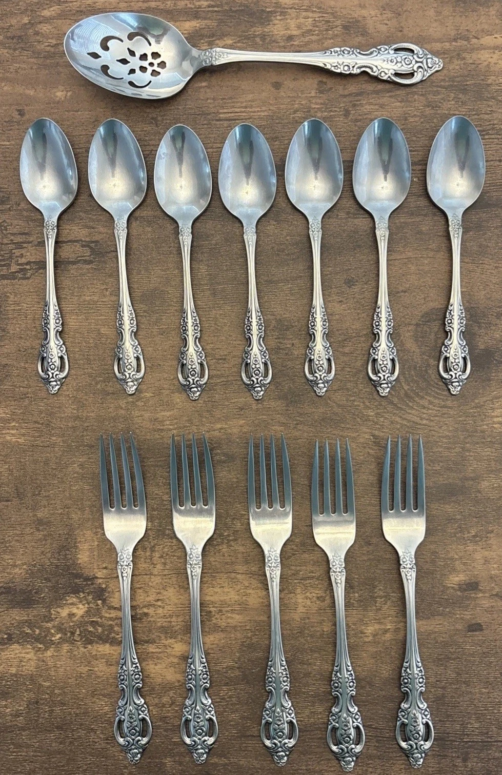 SSS Oneida RENOIR-PEMBROKE Lot of 13pcs - Fork Teaspoon - Pierced Serving Spoon