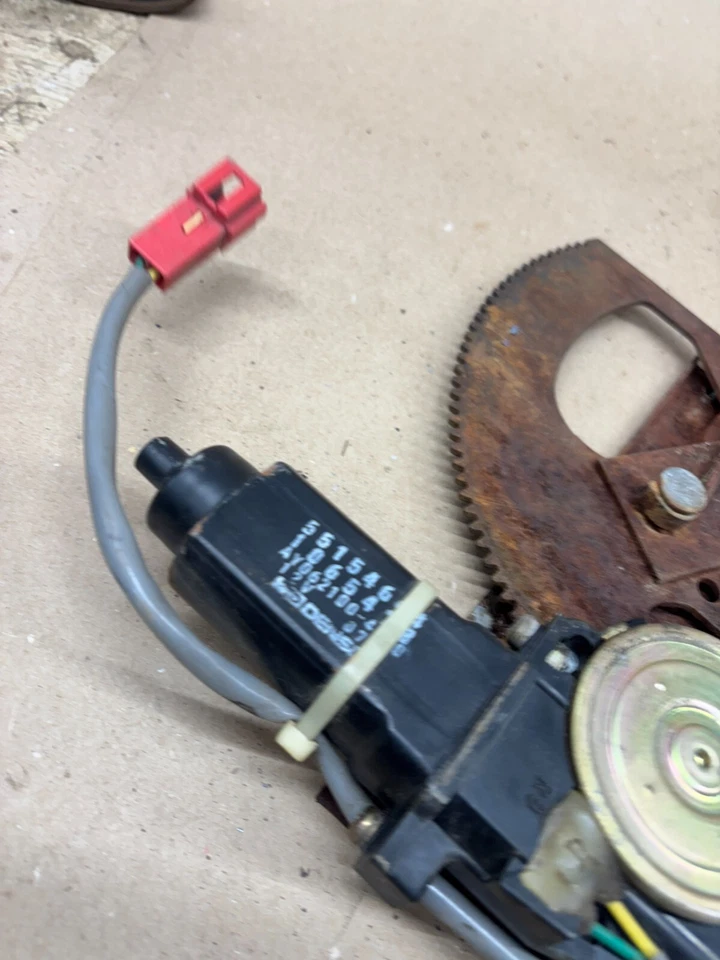 1981 - 1993 DODGE D100 D150 RAMCHARGER W100 W150 WORKING POWER WINDOW REGULATORS - Image 3 of 4