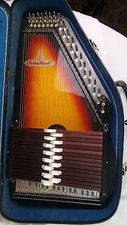 VINTAGE SAKOVA CHROMAHARP AUTOHARP WITH CASE 15 CORD MODEL 