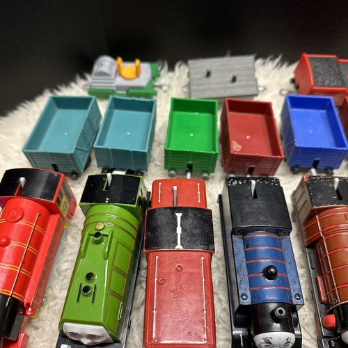 HUGE LOT Thomas Tank Motorized Trackmaster Trains 21 Engines 2013 + Cars - Picture 7 of 14