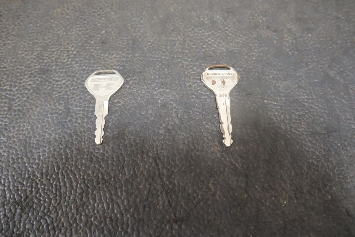KAWASAKI UNMATCHING KEY SET 2 COUNT Z5311 G26 | eBay
