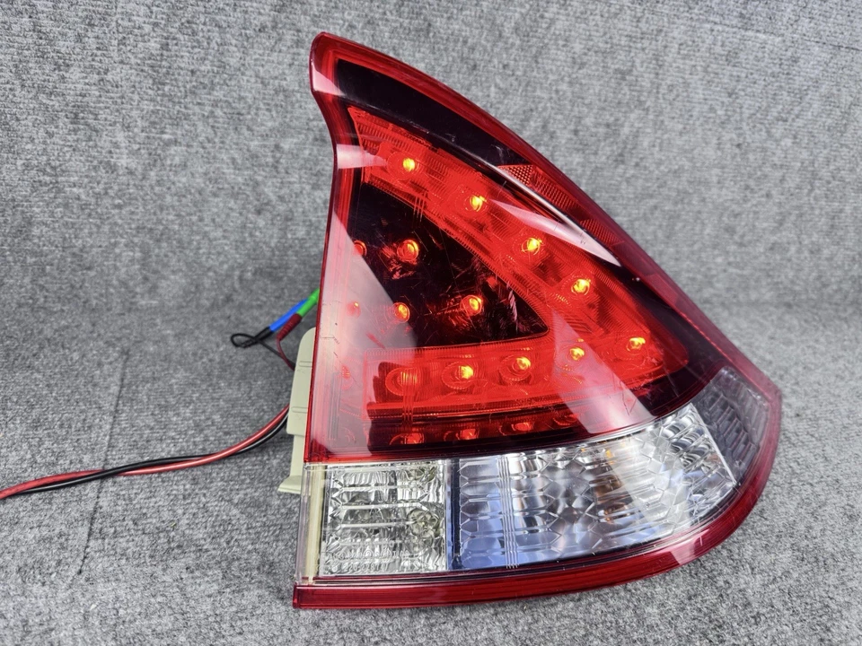 Luz trasera/lámpara lado pasajero Honda Insight 2012-2014 cuarto de equipo original Foto 2 de 4