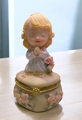 Small Vintage Hinged Trinket Box Girl Praying With 3D Pink Flowers