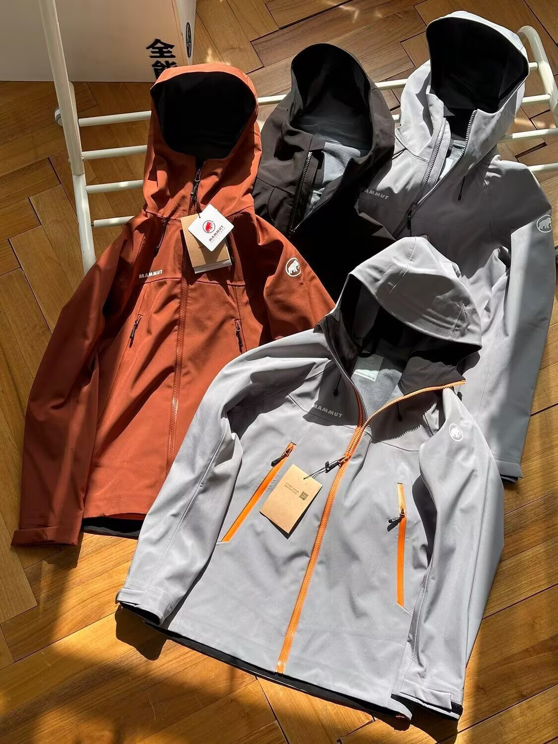 Chaqueta Mammut softshell CRATER LIGHT Hooded. For men. New with tags.