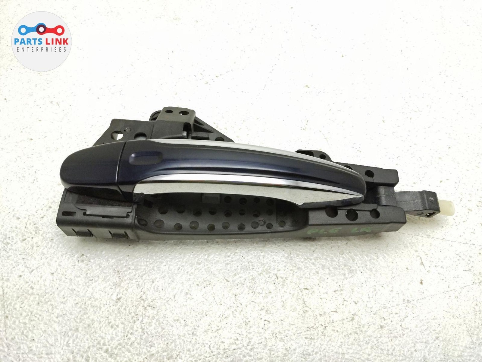 2016-20 BENTLEY BENTAYGA REAR LEFT DOOR HANDLE OUTER GRAB GRIP OPENER BLUE LR5W