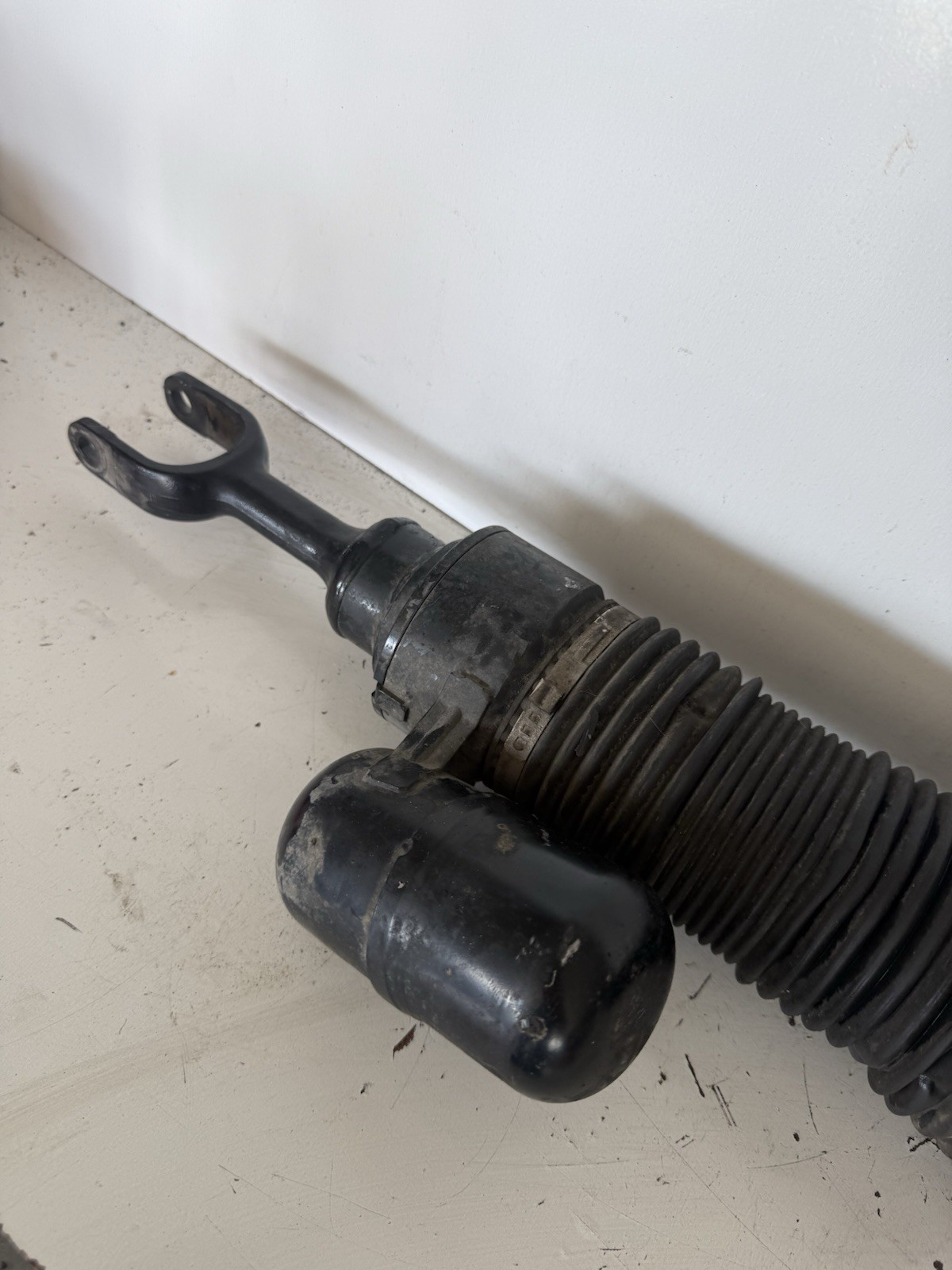2003-2018 Bentley Flying Spur GT Front Left Air Shock Strut 3W8616039B OEM 2847