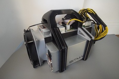 Bitmain Antminer S9 with PSU   Ultra-Quiet   Braiins OS, Noctua, Arctic P14