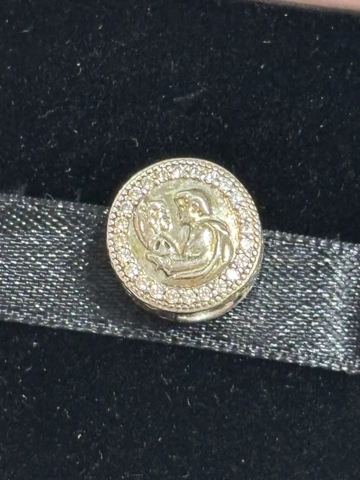 Pandora Disney 792142CZ Dije Primer Beso del Amor Blancanieves Plata 925 Nuevo En Caja Foto 3 de 4