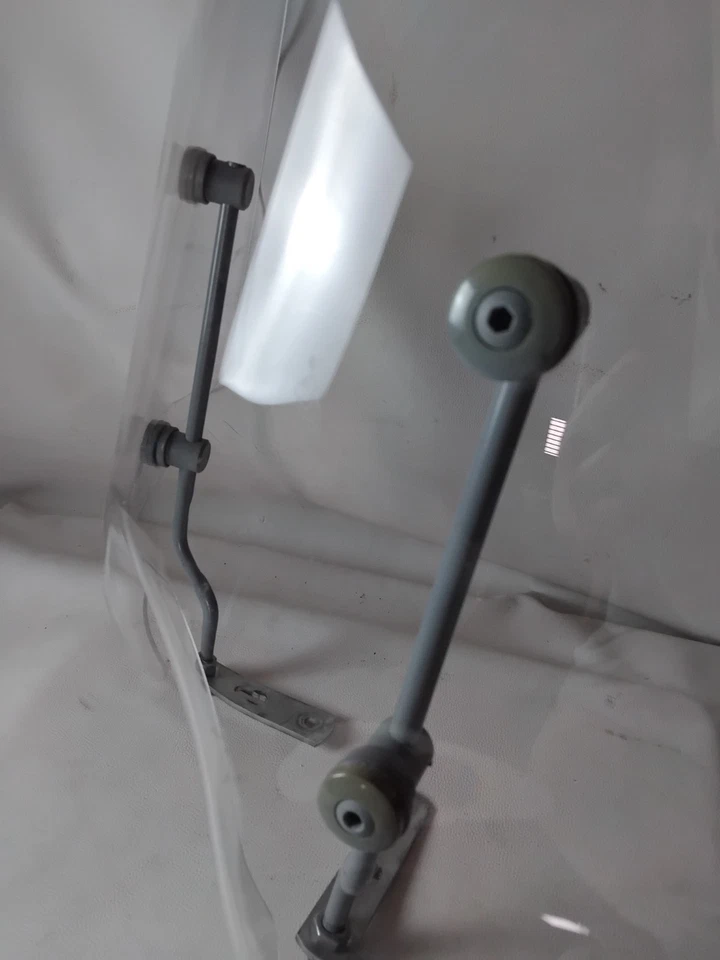 PARABREZZA ALTO ORIGINALE PIAGGIO VESPA PX 125 - 150 -200 COMPLETO DI SUPPORTI - Immagine 2 di 4