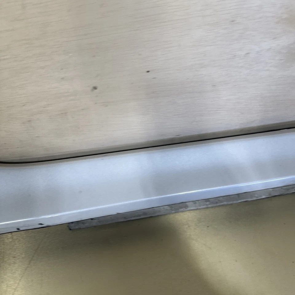 Saia balancim painel branco 2012 - 2016 Subaru Impreza lateral direita fabricante de equipamento original - Imagem 3 de 4