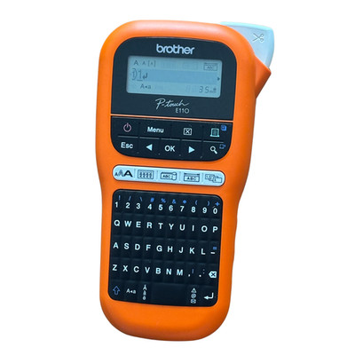 Brother P-Touch E110 Etikettendrucker + 4 neue TZe 12mm Bandkassetten + Akkus