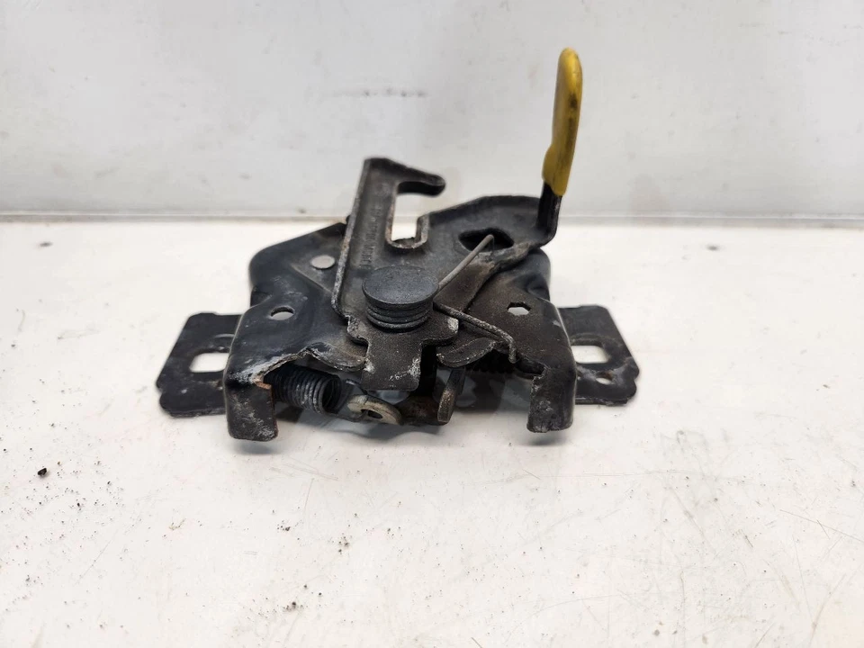 Ford Taurus 2014 (Police Interceptor) pestillo del capó Foto 2 de 4