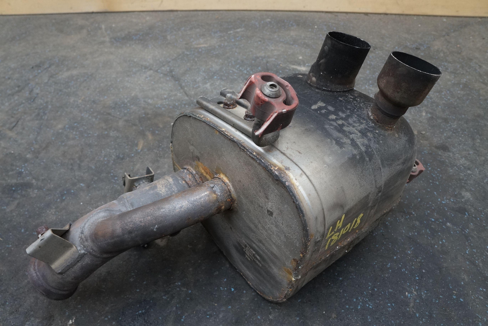 Rear Left Exhaust Muffler Silencer Tail Pipe 253353 OEM Ferrari California 2010