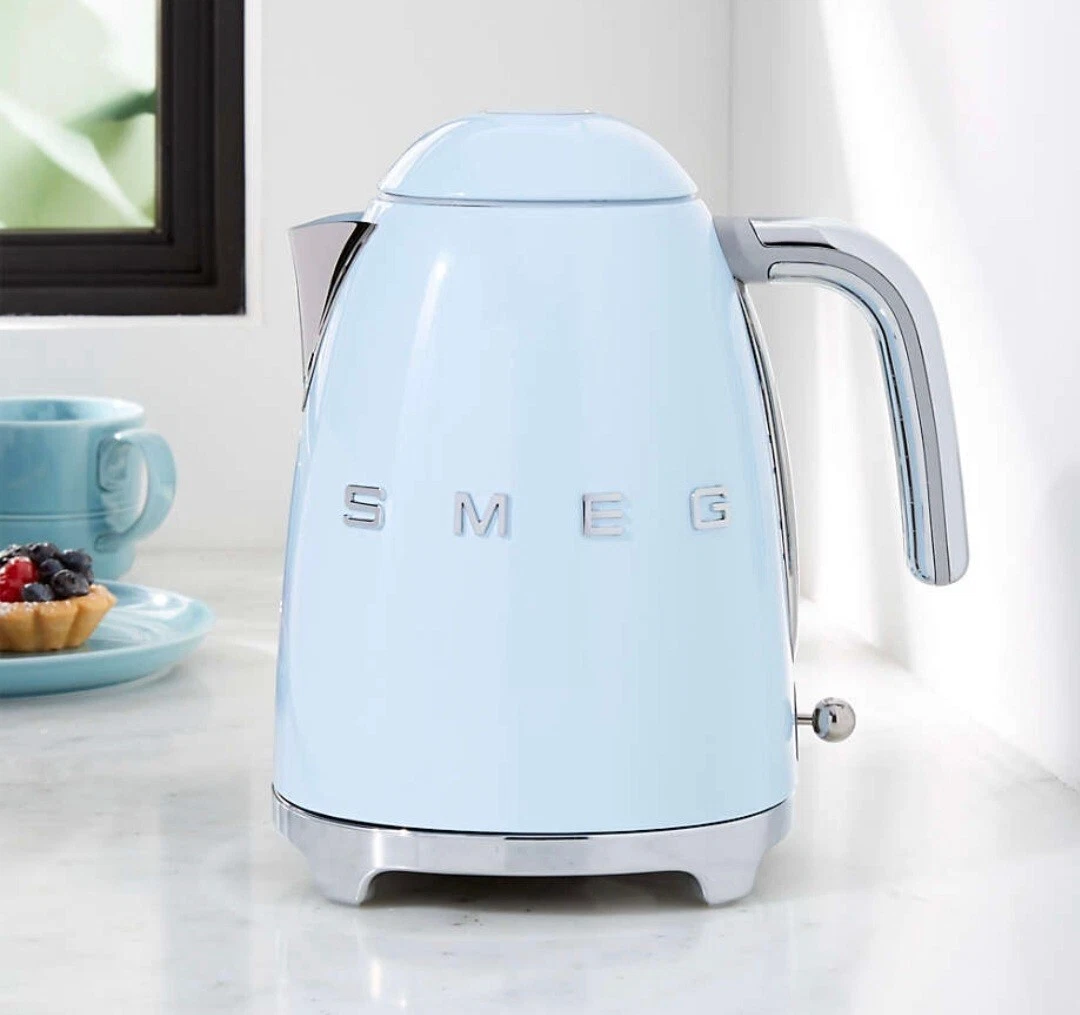 SMEG '50s Retro-Style 1.7-Liter Electric Kettle 