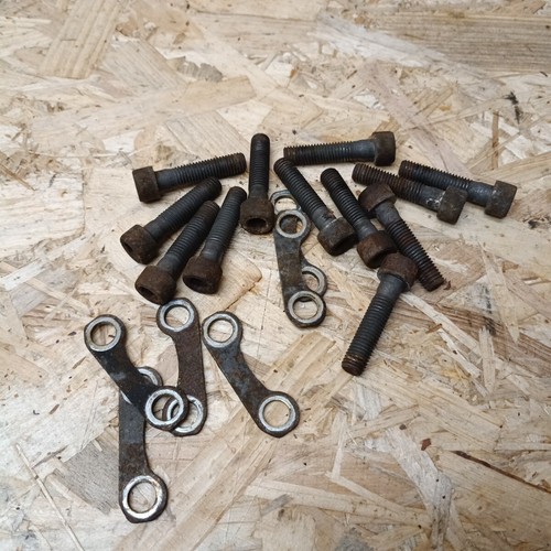 BMW E30 316 - 325 Antriebswellen Schrauben Set Satz 12x Stück