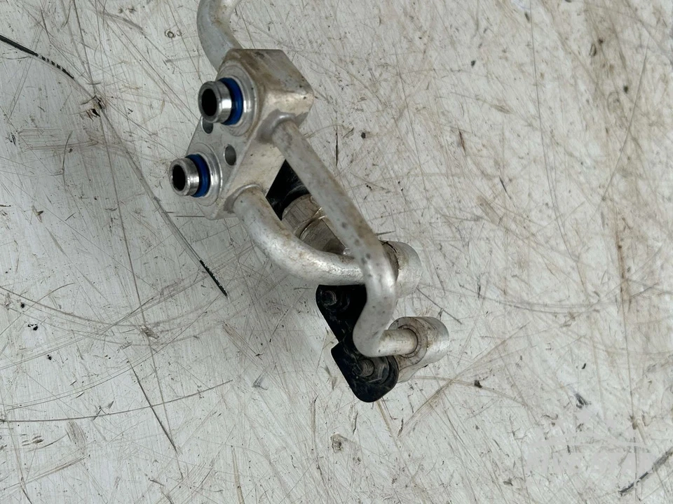 Manguera de tubo de aire acondicionado Kia Soul motor eléctrico EV 150 kW (204 CV) 2020 Foto 2 de 4