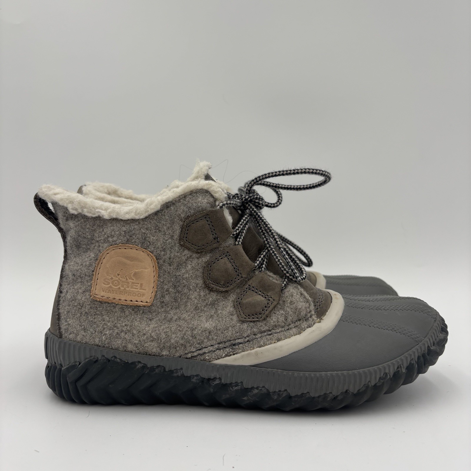 Sorel Out 'N About Plus Waterproof Boots Womens 8 Faux Fur Gray Ankle Lace Up