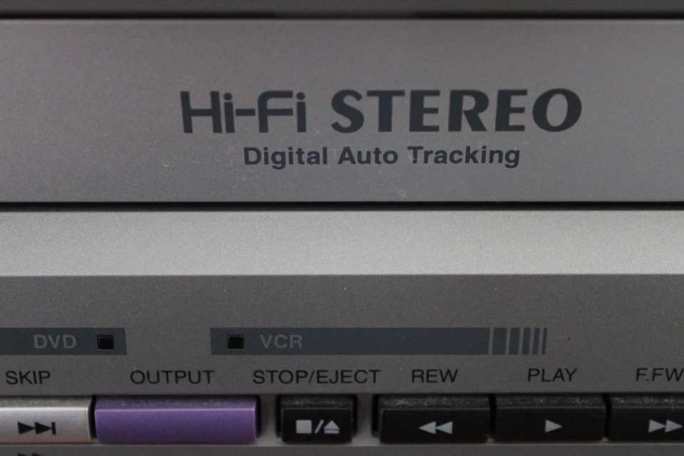 Combo reproducción Hitachi DVD/VCR DV-PF2U, sin control remoto, PARA REPUESTOS DVD VHS NO FUNCIONA Foto 3 de 4