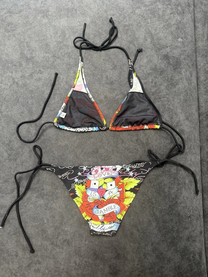 Conjunto de bikini ED HARDY Y2K de cuerda negra Love Is A Gamble pequeño Christian Audigier Foto 4 de 4
