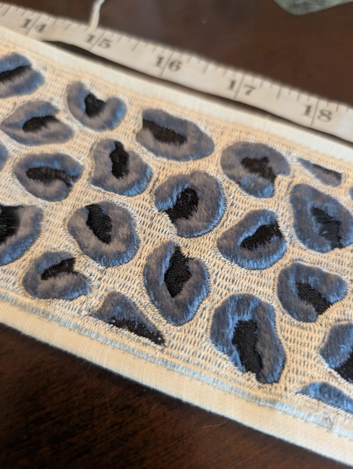 Zimmer + Rhodes Pardus Terciopelo Bordado Indigo Bordado 10 1/8 Yardas Foto 2 de 4