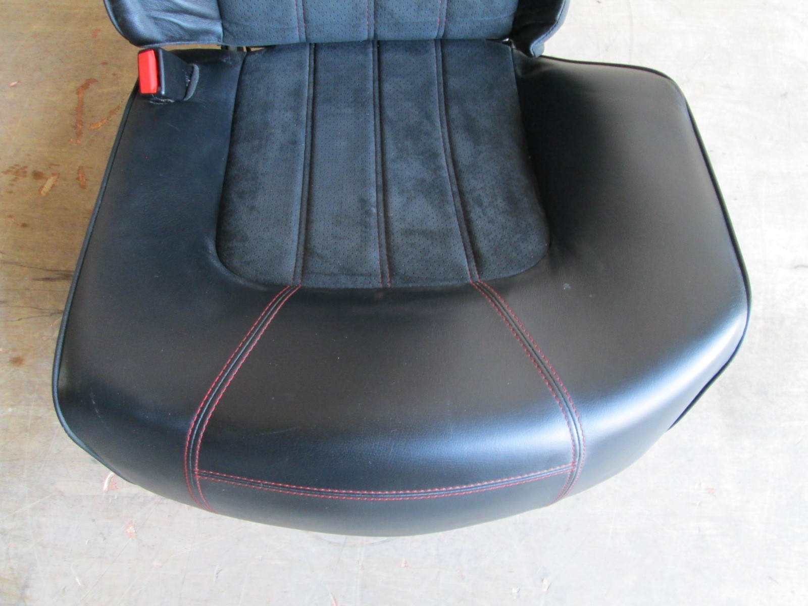 Maserati Quattroporte - LH / Rear Seat w/ Rails / Guides  - Black - Red Stitch