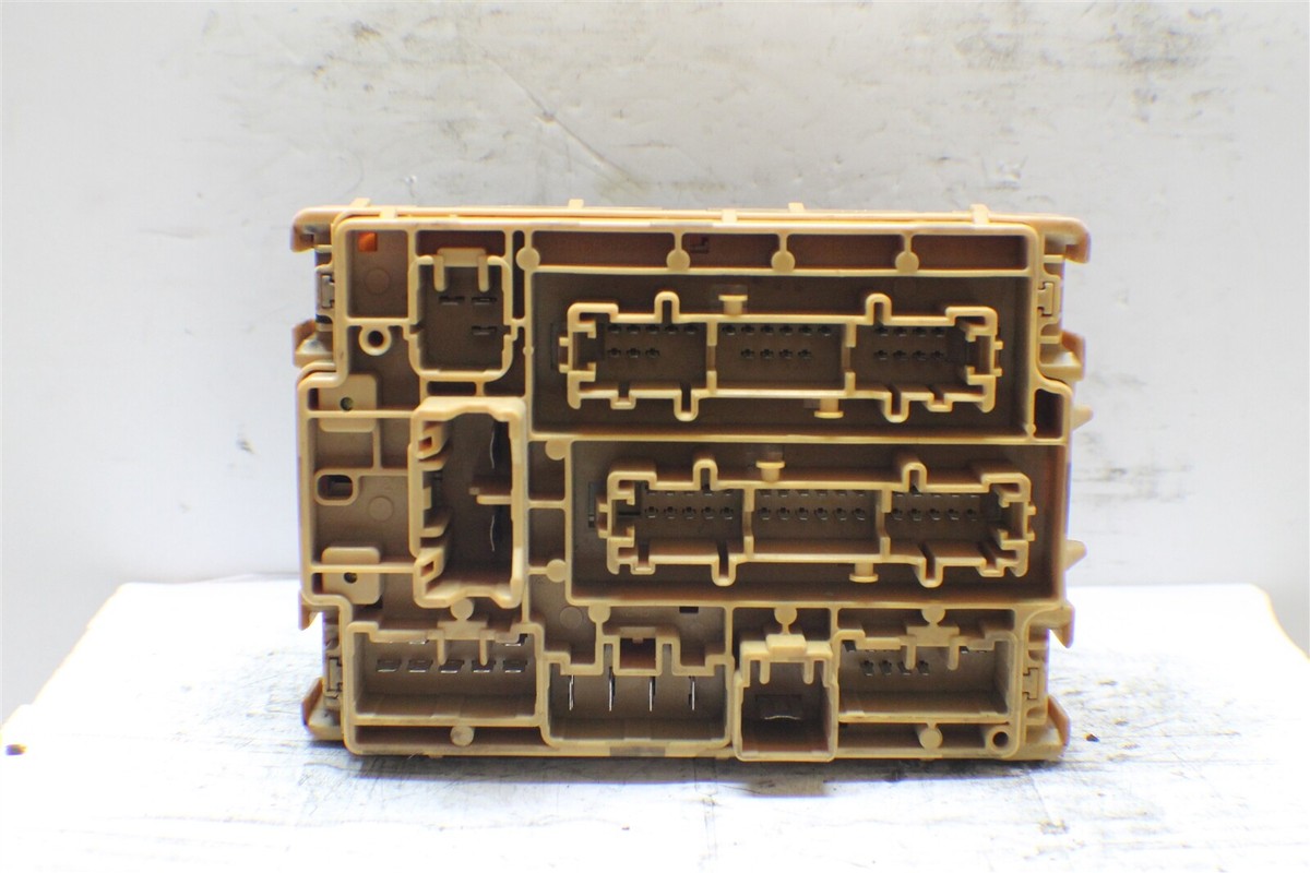 2000-2002 Toyota Celica Under Hood Fuse Box 8272020100 OEM