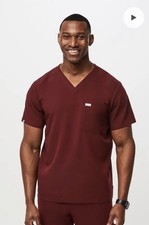 Figs Men  s Leon Scrub 3 Pocket Top Burgundy Size L