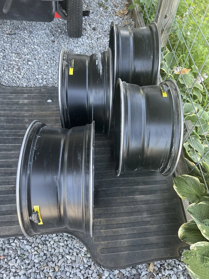 Ruedas negras 22x10 Fuel Hostage Tundra Foto 2 de 3