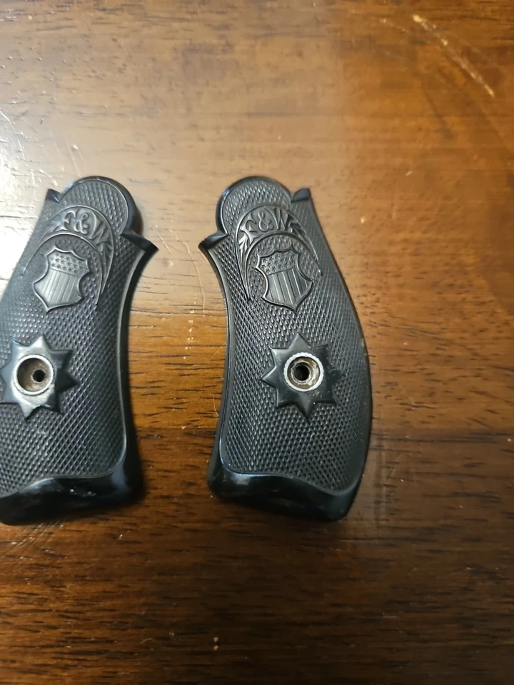 Empuñaduras de fábrica para revólver de ruptura superior Wadsworth 1901 Foto 3 de 4